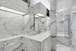 Cuisinella 75002 : salle de bain contemporaine en marbre